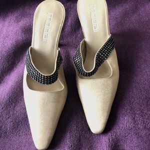 Brand: Moda   Size: 9 Pale Gold and Black with rhinestones heels